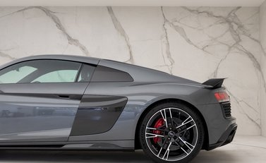 Audi R8 V10 Performance Carbon Black 29