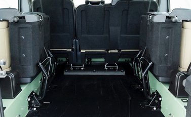 Land Rover Defender 110 Heritage 29