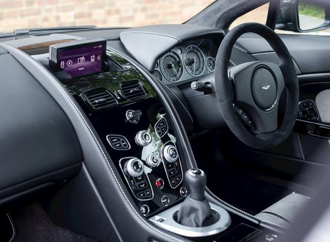 Aston Martin V12 Vantage S 13