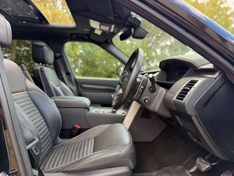 Land Rover Discovery 3.0 Discovery Metro Edition D MHEV Auto 4WD 5dr 32