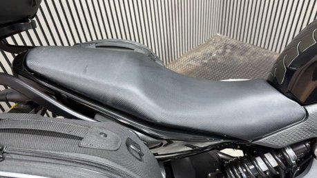 Kawasaki Er ER6 N 2010 ONLY 17K FULL LUGGAGE MOT SEPTEMBER 2027 650CC 18