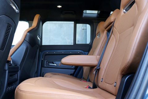 Defender 110 Commercial 9