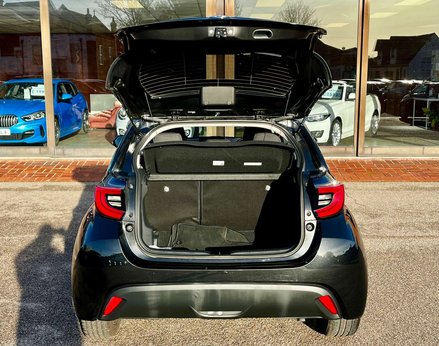 Toyota Yaris 1.5 Yaris Design HEV CVT 5dr 66