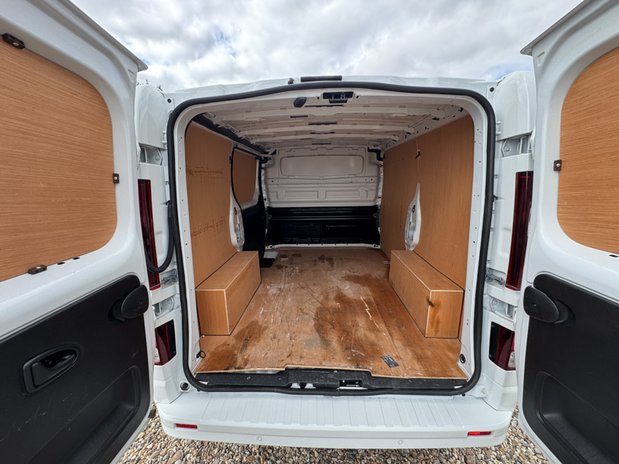 Renault Trafic AUTO SWB L1H1 Low Roof LL31 Air Con Alloys Cruise Nav EURO 6 7