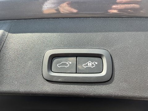 Volvo XC40 (Sold) 1.5h T4 Recharge 10.7kWh Plus SUV 5dr Petrol Plug- 11