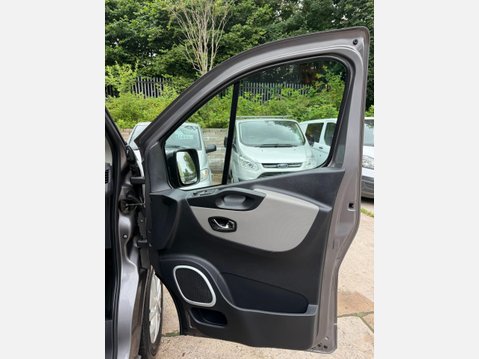 Renault Trafic 1.6 dCi 27 Sport Nav Panel Van 5dr Diesel Manual SWB Standard Roof Euro 6 ( 29