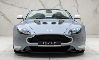 Aston Martin V12 Vantage S ROADSTER 11