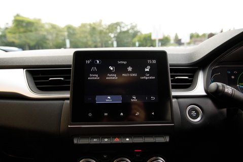Renault Captur TECHNO E-TECH 29