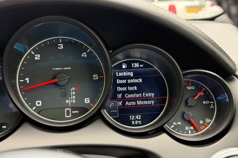 Porsche Cayenne D V6 TIPTRONIC S - REAR ENTERTAINMENT -PDLS -PAN ROOF -CAMERA -£17K EXTRAS 45