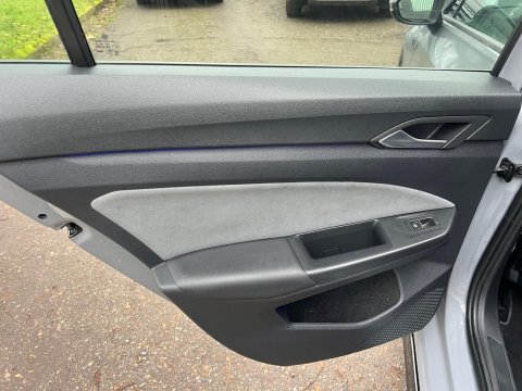 Volkswagen Golf R-LINE TDI DSG 49