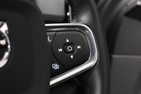 Volvo XC40 2.0 XC40 Inscription Pro B4 MHEV Auto 5dr 34