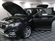 MG HS EXCLUSIVE 16