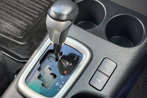 Toyota Hilux Invincible 4WD Auto 2.8 D-4D Double Cab Pickup - Pegasus Canopy 35