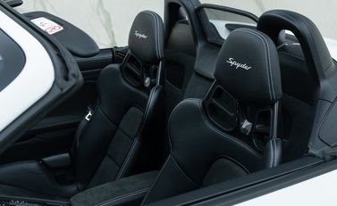 Porsche 718 SPYDER 34