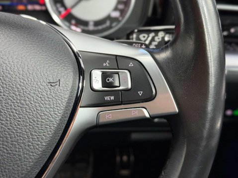 Volkswagen Touareg 3.0 TDI V6 R-Line SUV 5dr Diesel Tiptronic 4Motion Euro 6 (s/s) (286 ps) 33