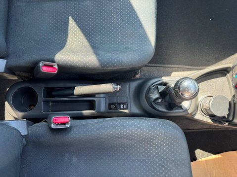 Toyota Yaris 1.33 Dual VVT-i SR Euro 4 (s/s) 5dr 8