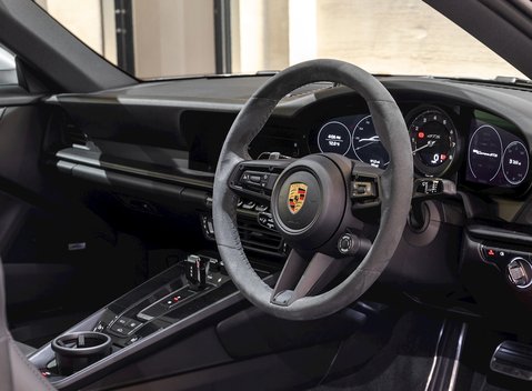 Porsche 911 (992) Carrera GTS 7