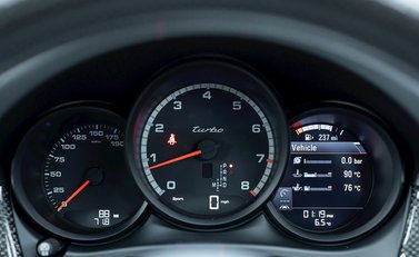 Porsche Macan Turbo 18