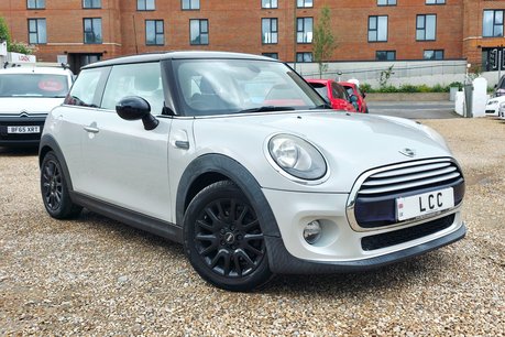 Mini Hatch COOPER.. 6 SERVICES.. STUNNING EXAMPLE