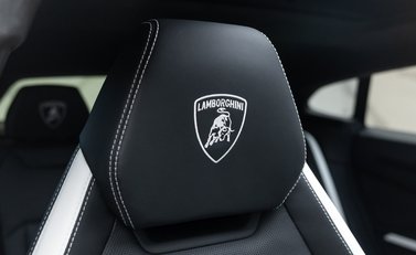 Lamborghini Urus SE 16