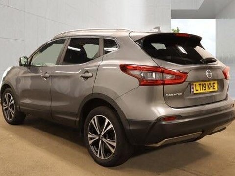 Nissan Qashqai 1.3 DIG-T N-Connecta Euro 6 (s/s) 5dr 5