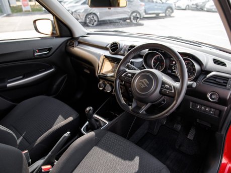 Suzuki Swift SZ5 DUALJET MHEV