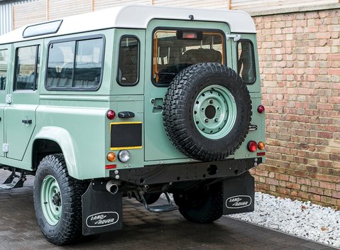 Land Rover Defender 110 Heritage 25