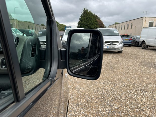 Renault Trafic Crew Cab SWB L1H1 Sport SL27 Air Con Alloys Nav Se 18