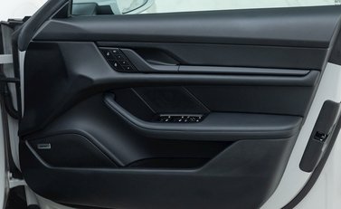 Porsche Taycan 4S 23