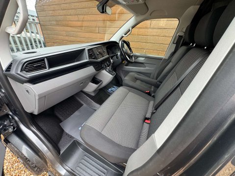 Volkswagen Transporter 2.0 Transporter T30 Highline TDI Semi-Auto 29