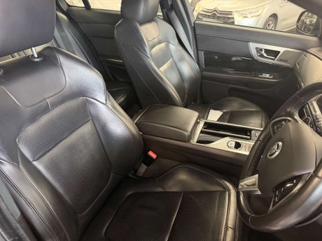 Jaguar XF 3.0d S V6 Premium Luxury Saloon 4dr Diesel Auto Euro 5 (s/s) (275 ps) 25