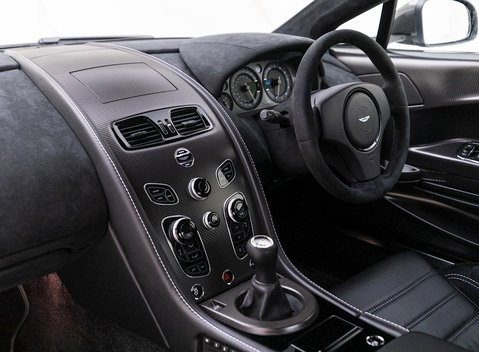 Aston Martin Vantage GT8 13