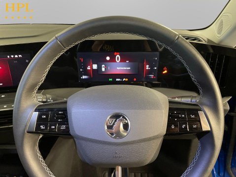 Vauxhall Astra 1.2 Turbo Design Hatchback 5dr Petrol Manual Euro 6 (s/s) (130 ps) One Owne 26