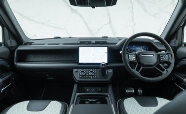 Land Rover Defender 110 V8 Carpathian Edition OVERFINCH 23