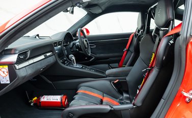 Porsche 911 GT3 (991.2) 13