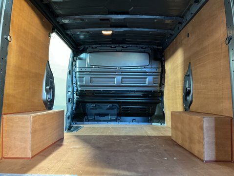 Renault Trafic ENERGY 27 Premier Edition SWB Standard Roof Euro 6 (s/s) 4dr 8