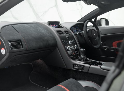 Aston Martin V12 Vantage S 18