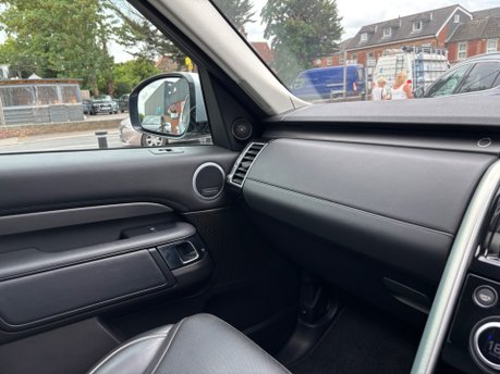 Land Rover Discovery 3.0 TD V6 HSE LUXURY SUV 5dr Diesel Auto 4WD Euro 6 (s/s) (258 ps) 38