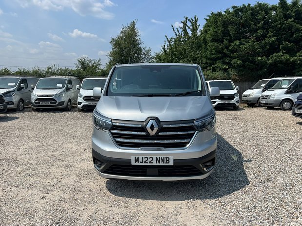 Renault Trafic Crew Cab (SOLD) SWB L1H1 Sport SL28 Air Con Alloys Sensors Tow Bar EURO 6 N 3