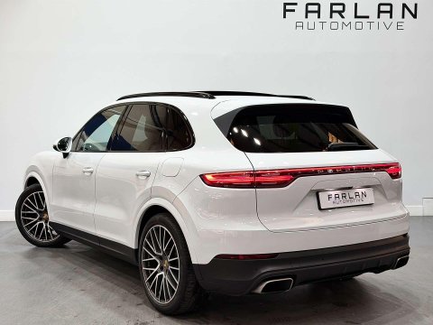 Porsche Cayenne 3.0 V6 E-Hybrid 14kWh SUV 5dr Petrol Plug-in Hybrid TiptronicS 4WD Euro 6 ( 3