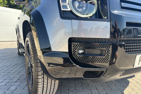 Land Rover Defender 90 D250 Hard Top SE MHEV 22