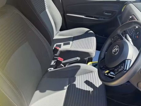 Toyota Yaris 1.5 VVT-h Yellow Bi-Tone Limited Edition Hatchback 5dr Petrol Hybrid E-CVT  5