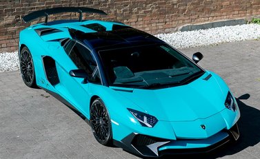 Lamborghini Aventador SV LP750-4 Roadster 11
