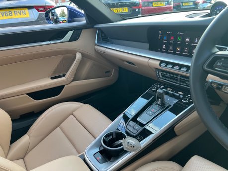 Porsche 911 3.0 992 Carrera Coupe 2dr Petrol PDK Euro 6 (s/s) (385 ps) 36