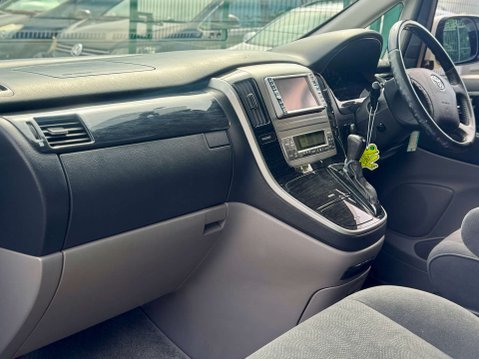 Toyota Alphard Sunroof 8 Seater 42