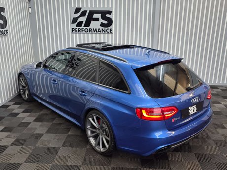 Audi RS4 4.2 FSI V8 Estate 5dr Petrol S Tronic quattro Euro 5 (450 ps) 46