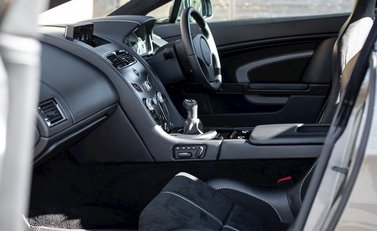 Aston Martin V12 Vantage S 13