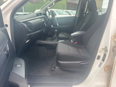 Toyota Hilux ACTIVE 4WD D-4D DCB 12
