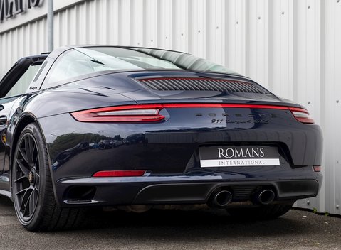 Porsche 911 Targa 4 GTS (991.2) 26