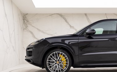 Porsche Cayenne Turbo S E-Hybrid Coupe 25
